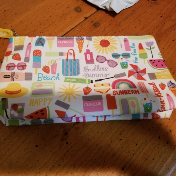 Clinique Makeup Bags - Picture 2 of 2